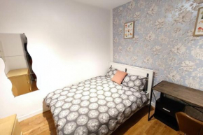 Central London Spacious Flat with 2 to 3 Bedrooms